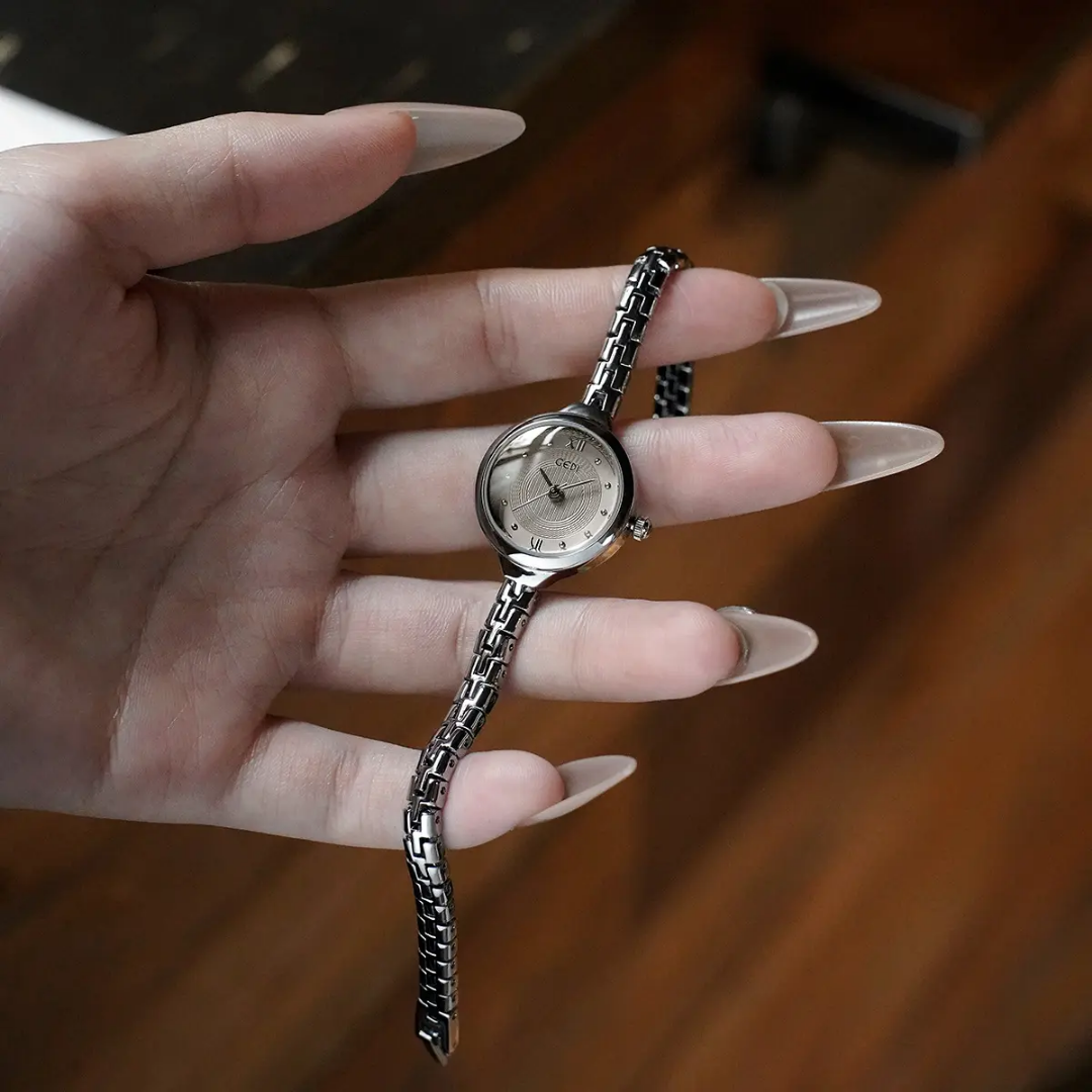 Womens light luxury hot selling watch